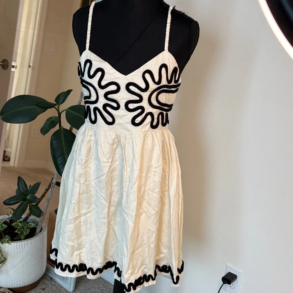 Elegant Cream and Black Mini Dress - Picture 1 of 7